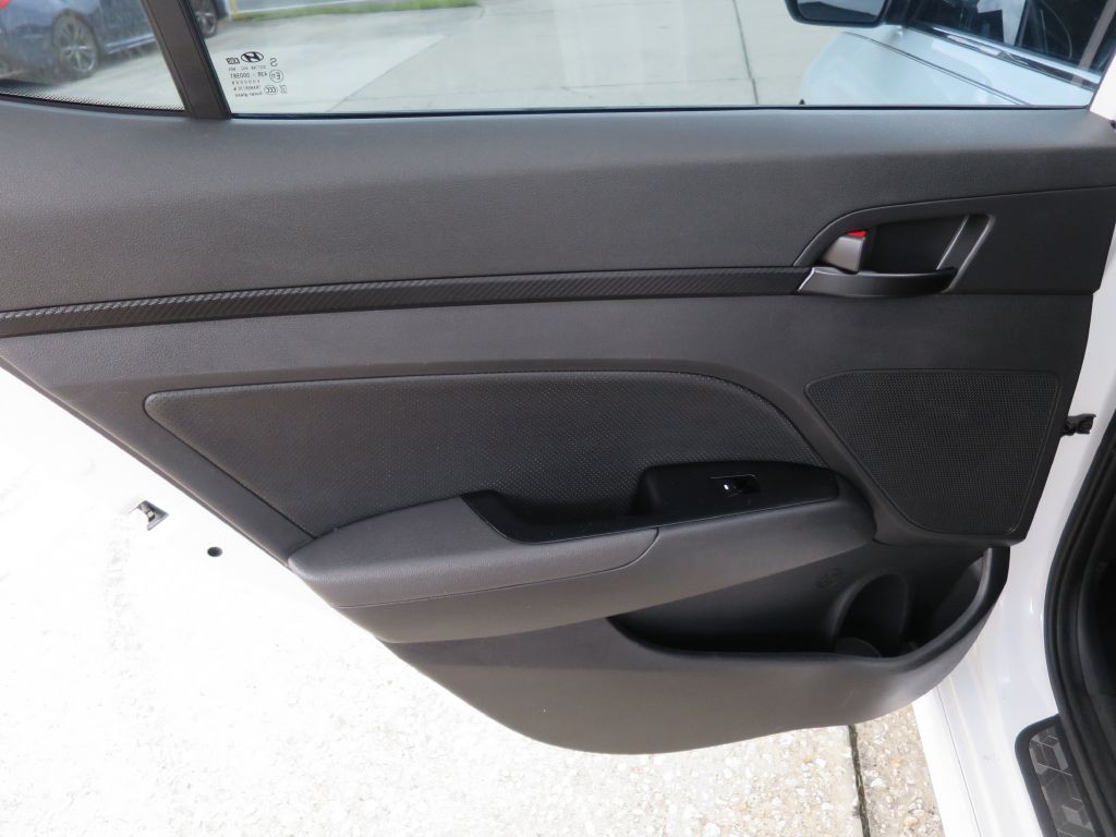 2018 Hyundai Elantra Image 16