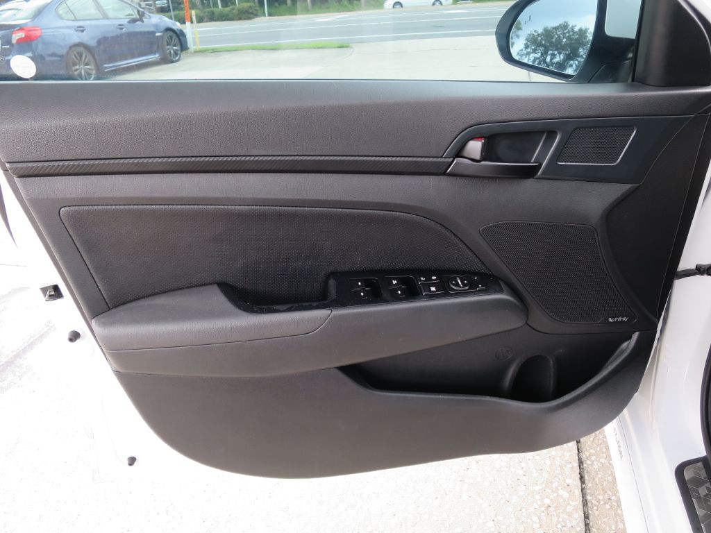 2018 Hyundai Elantra Image 17