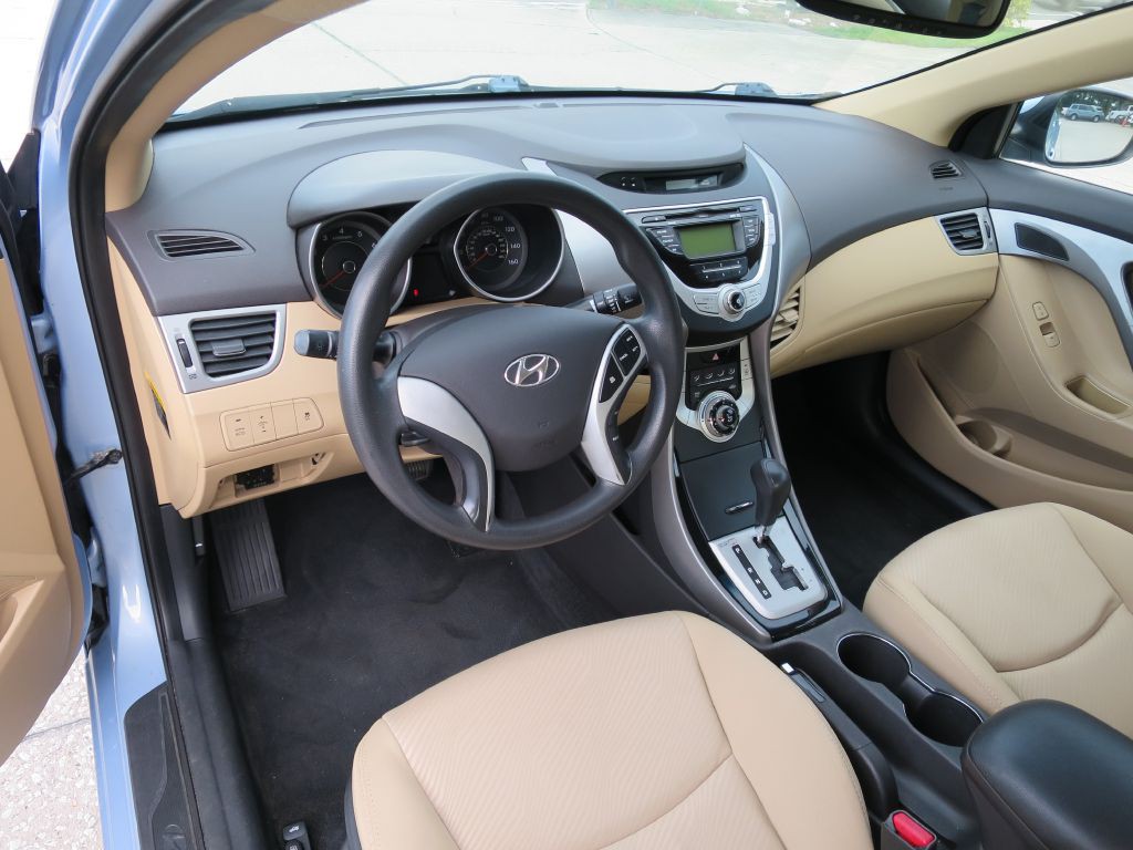 2012 Hyundai Elantra Image 9
