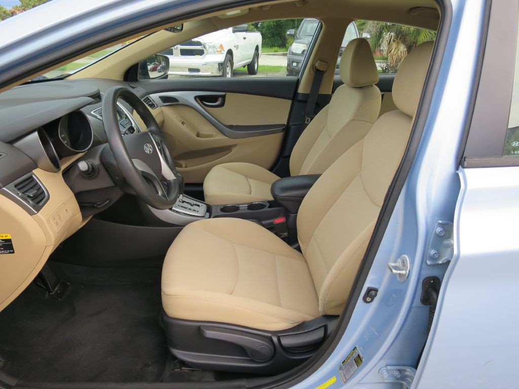 2012 Hyundai Elantra Image 10