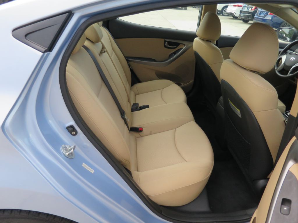 2012 Hyundai Elantra Image 12