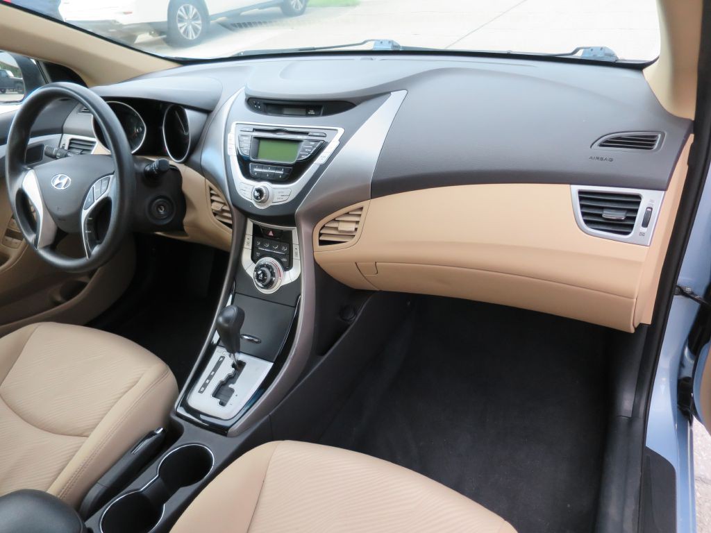 2012 Hyundai Elantra Image 13