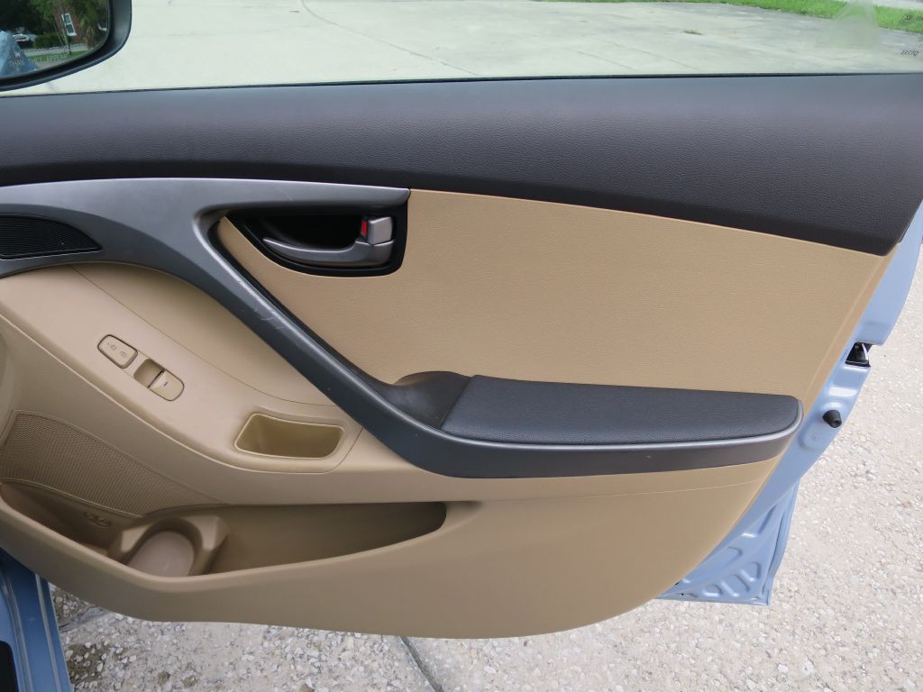 2012 Hyundai Elantra Image 15