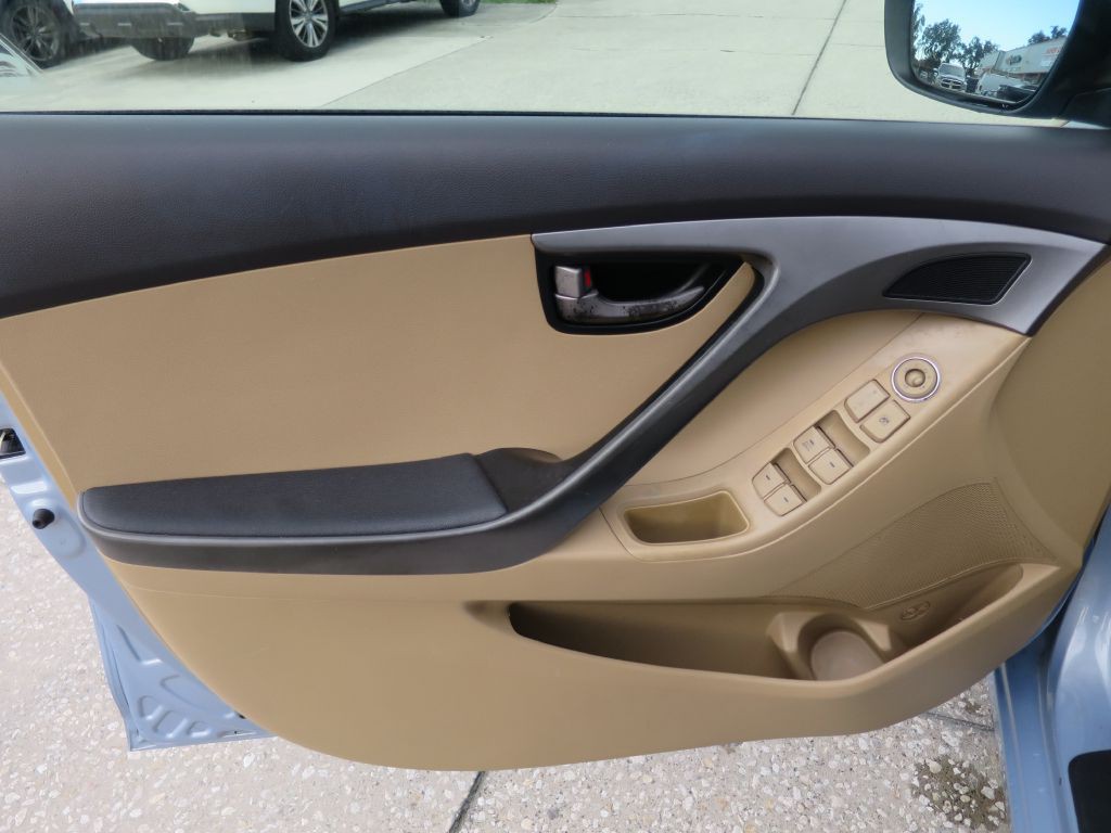 2012 Hyundai Elantra Image 18