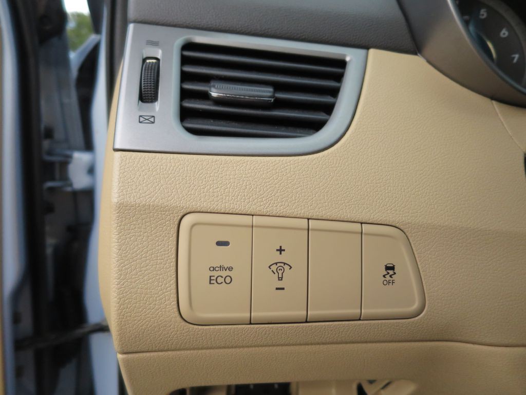 2012 Hyundai Elantra Image 19