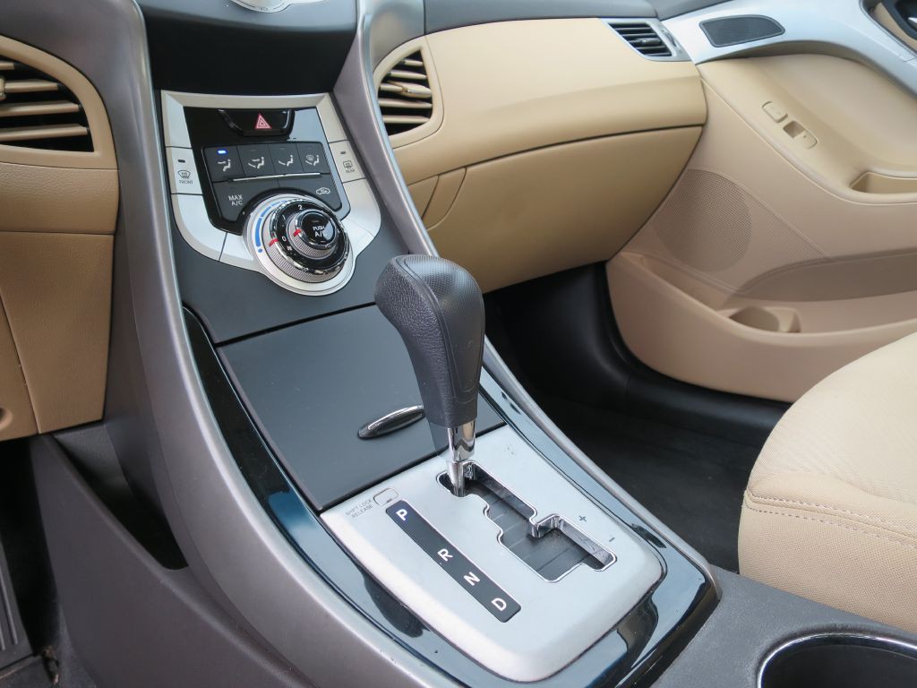 2012 Hyundai Elantra Image 22