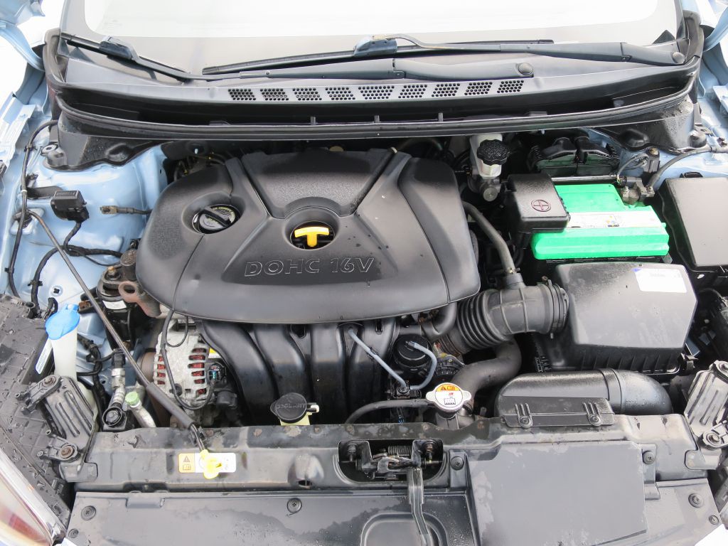 2012 Hyundai Elantra Image 24