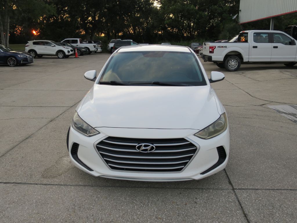 2017 Hyundai Elantra Image 2
