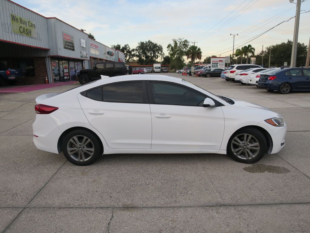 2017 Hyundai Elantra Image 4