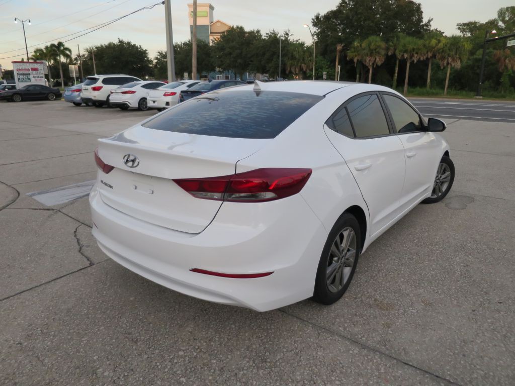 2017 Hyundai Elantra Image 5