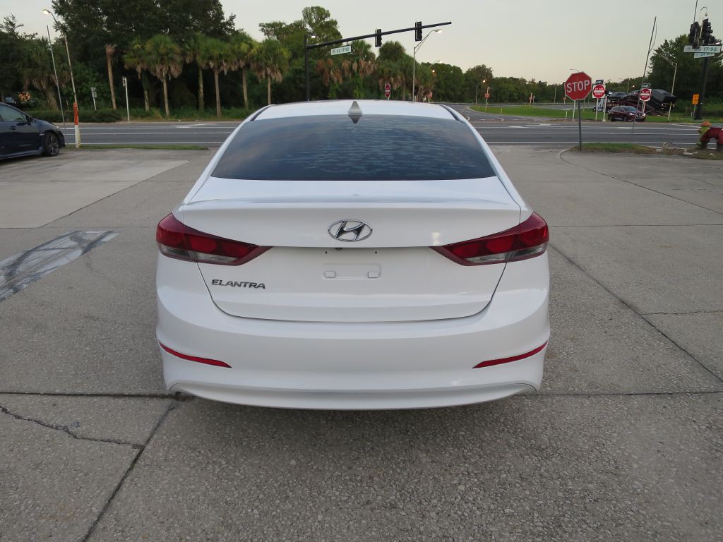 2017 Hyundai Elantra Image 6
