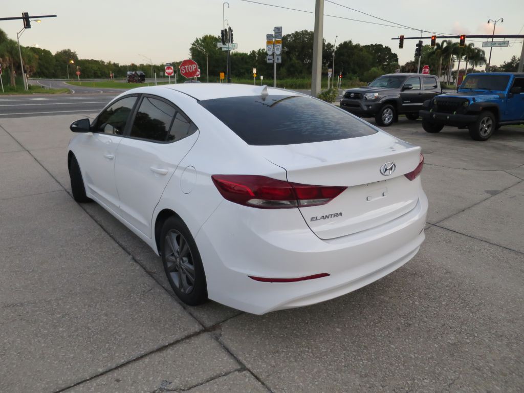 2017 Hyundai Elantra Image 7