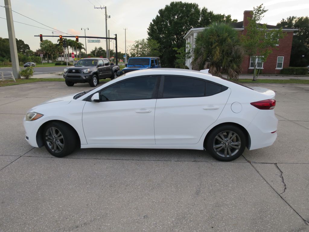 2017 Hyundai Elantra Image 8