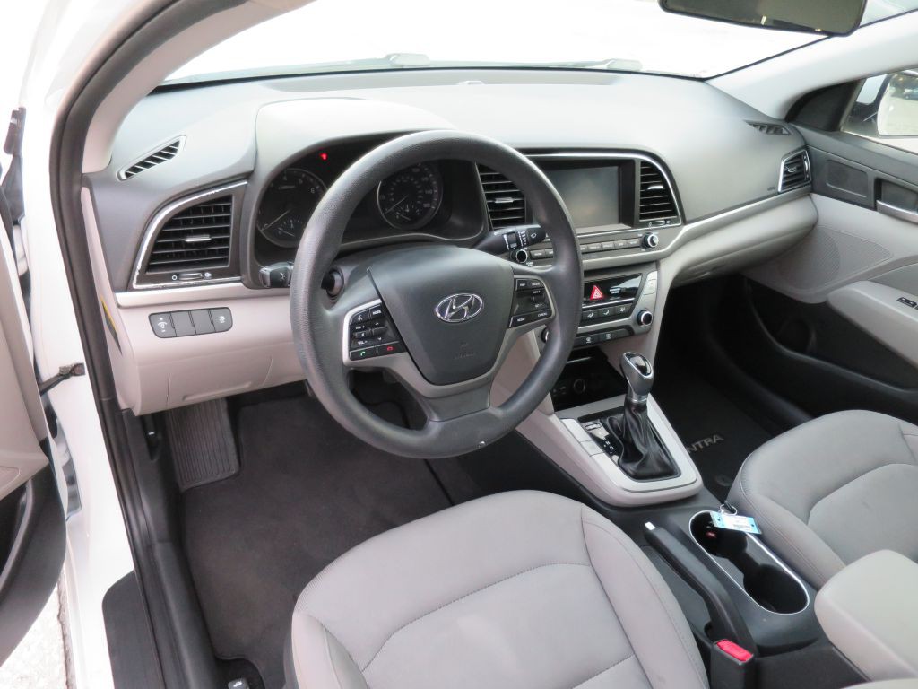 2017 Hyundai Elantra Image 9