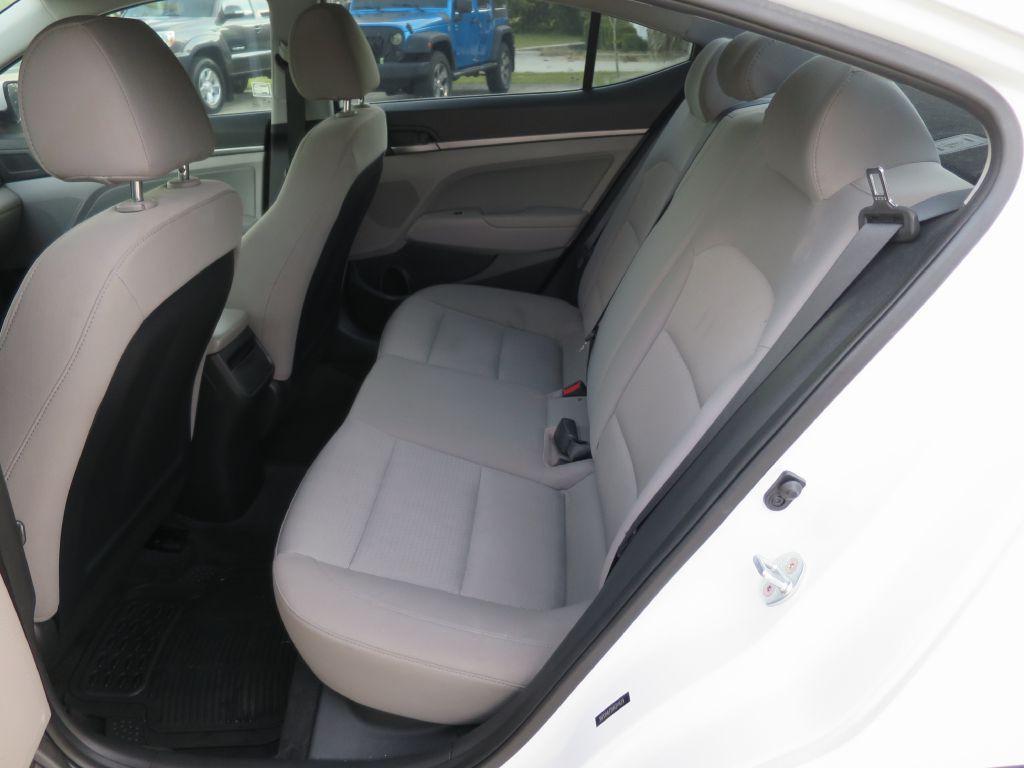 2017 Hyundai Elantra Image 11