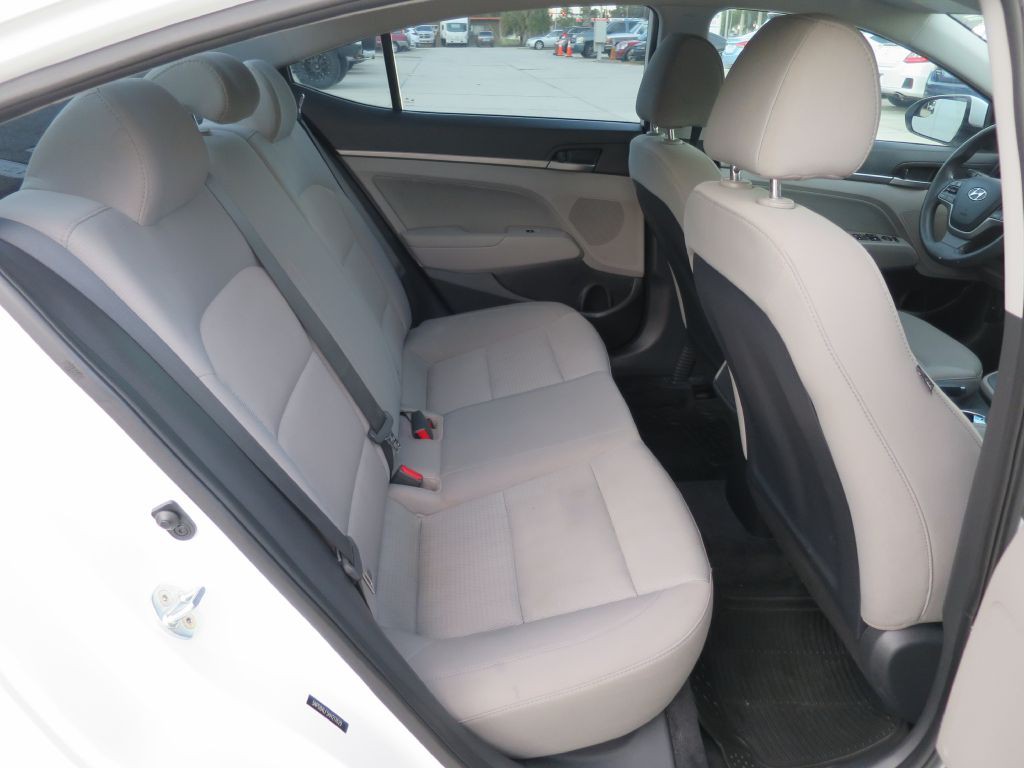 2017 Hyundai Elantra Image 12