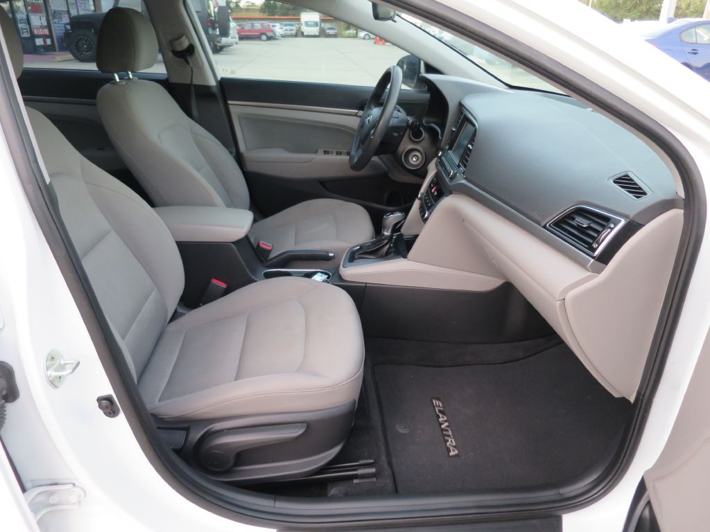 2017 Hyundai Elantra Image 14