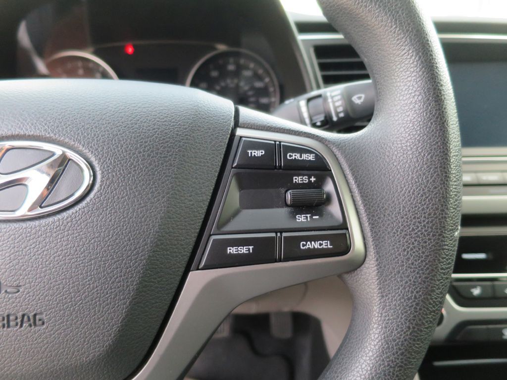 2017 Hyundai Elantra Image 20
