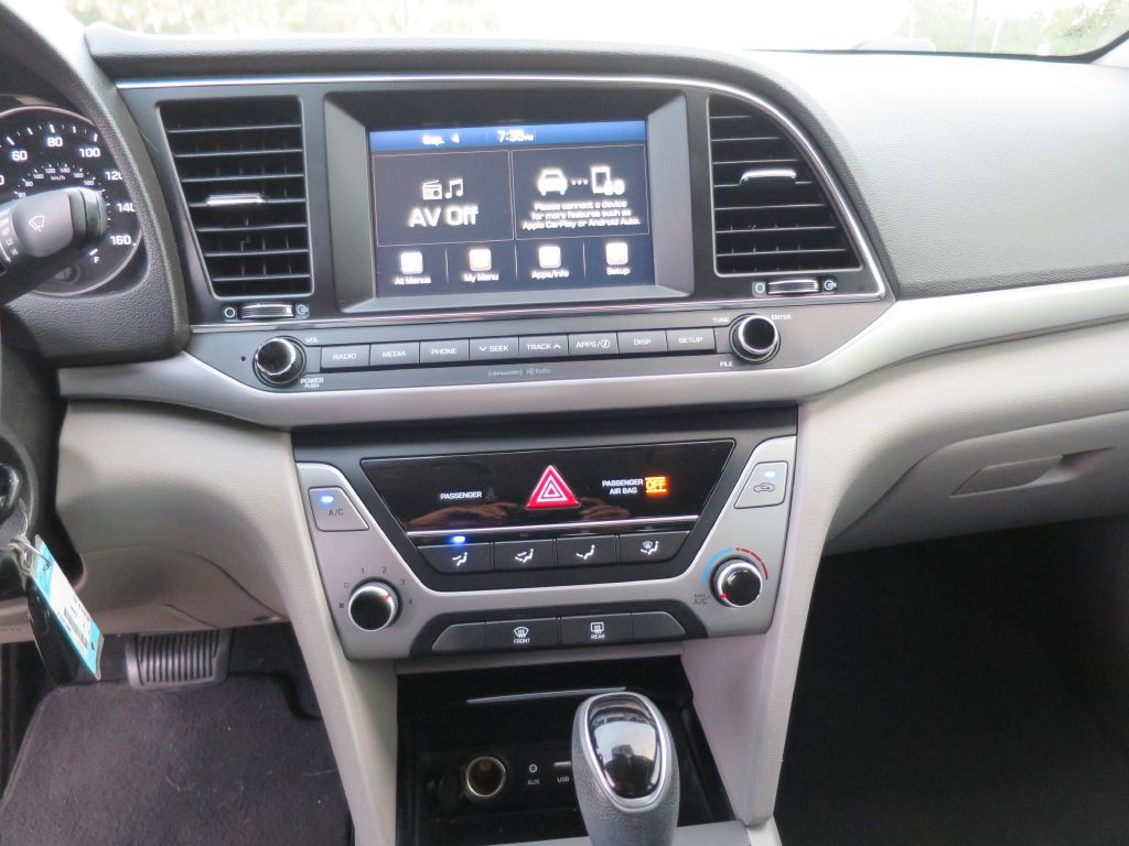 2017 Hyundai Elantra Image 24