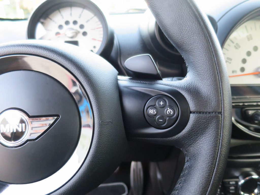 2014 MINI Cooper Image 18