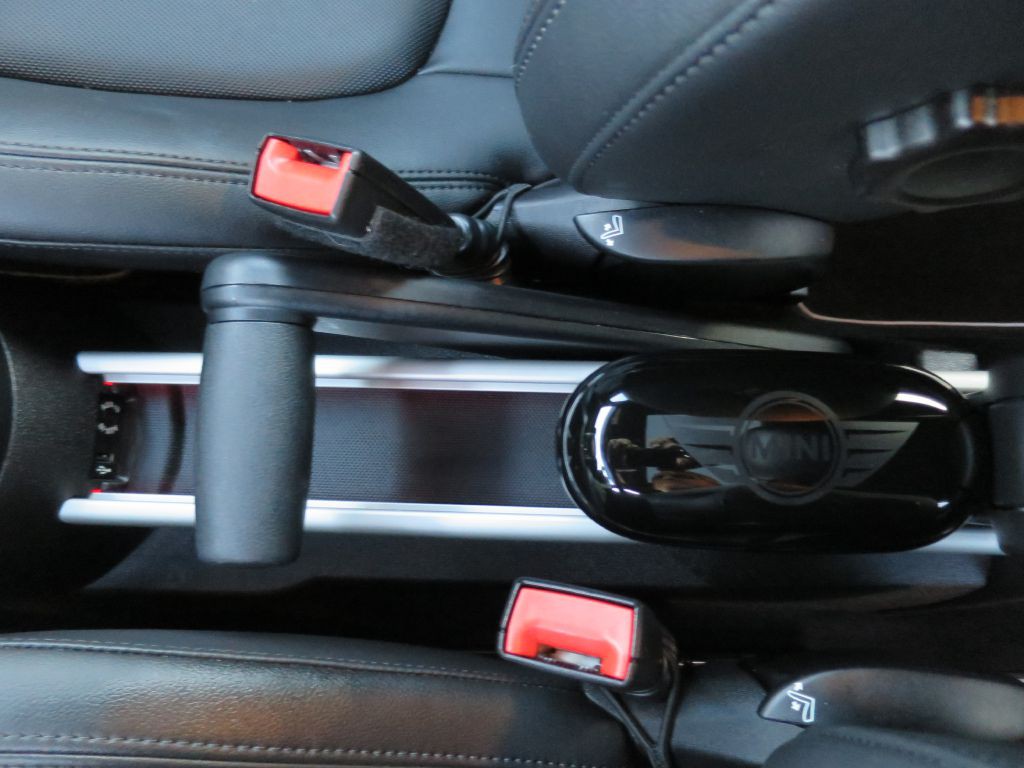 2014 MINI Cooper Image 26