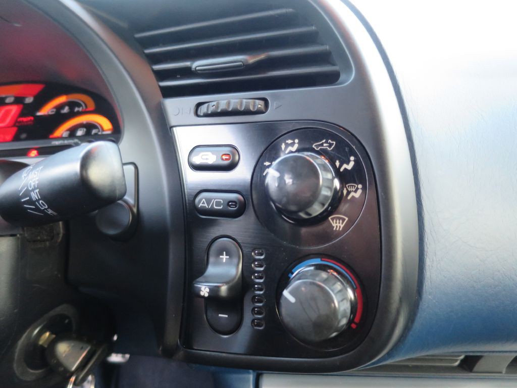 2004 Honda S2000 Image 25