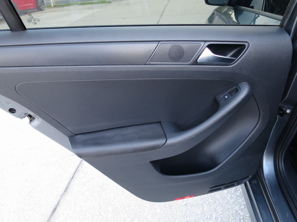 2018 Chevrolet Colorado Image 16