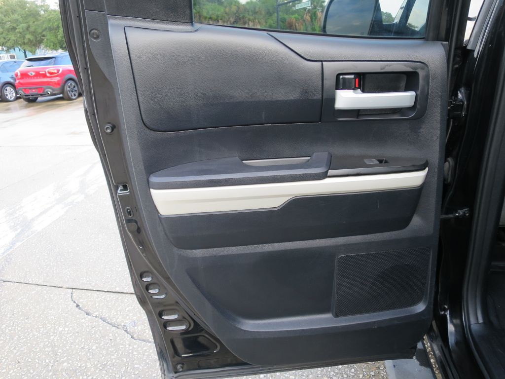 2015 Toyota Tundra Image 17