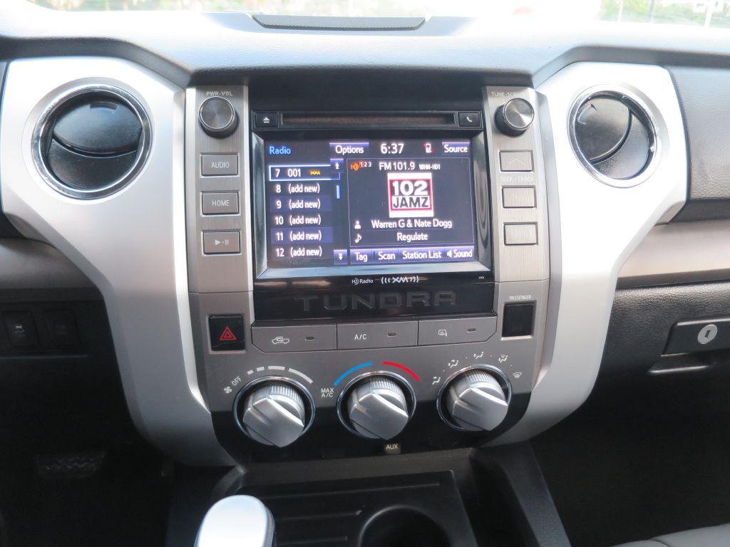 2015 Toyota Tundra Image 21