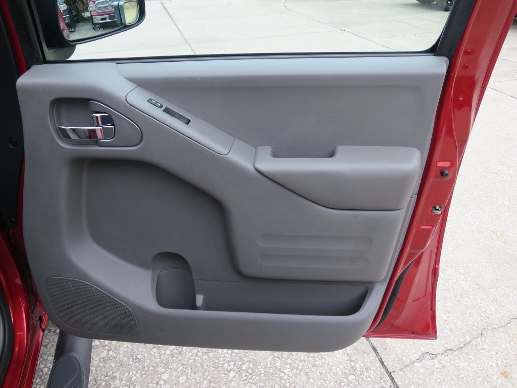 2016 Nissan Frontier Image 15