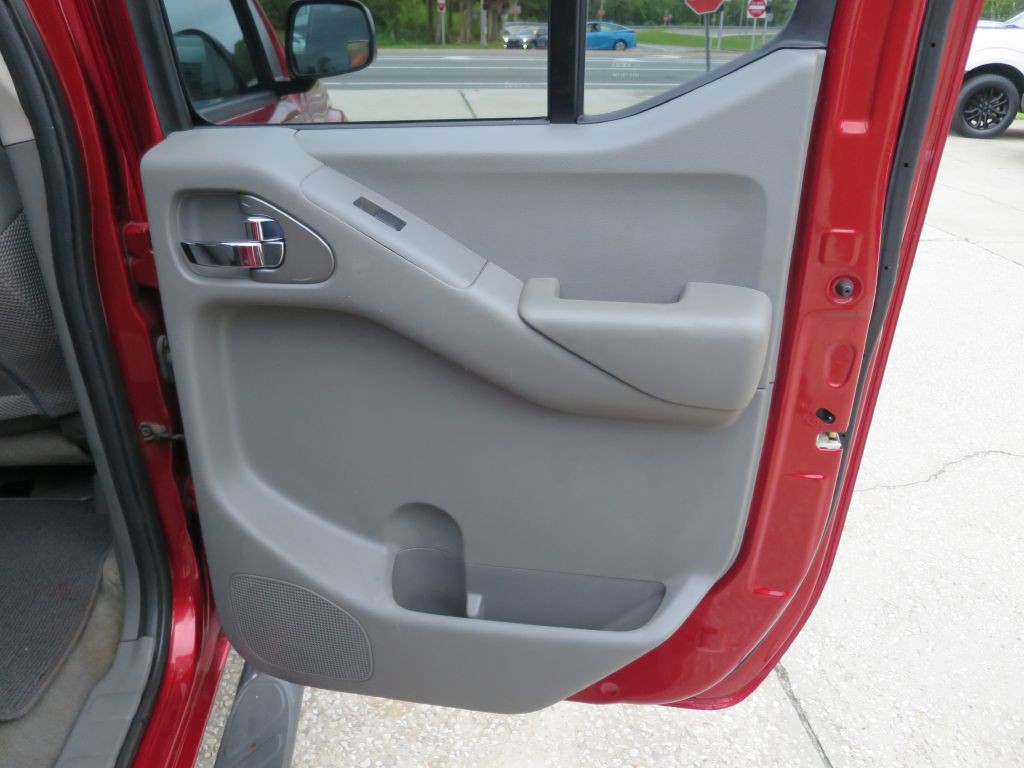 2016 Nissan Frontier Image 16