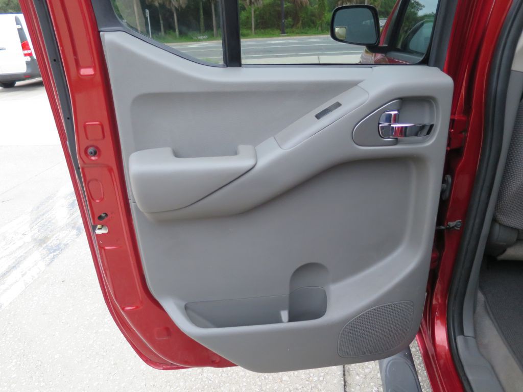 2016 Nissan Frontier Image 17