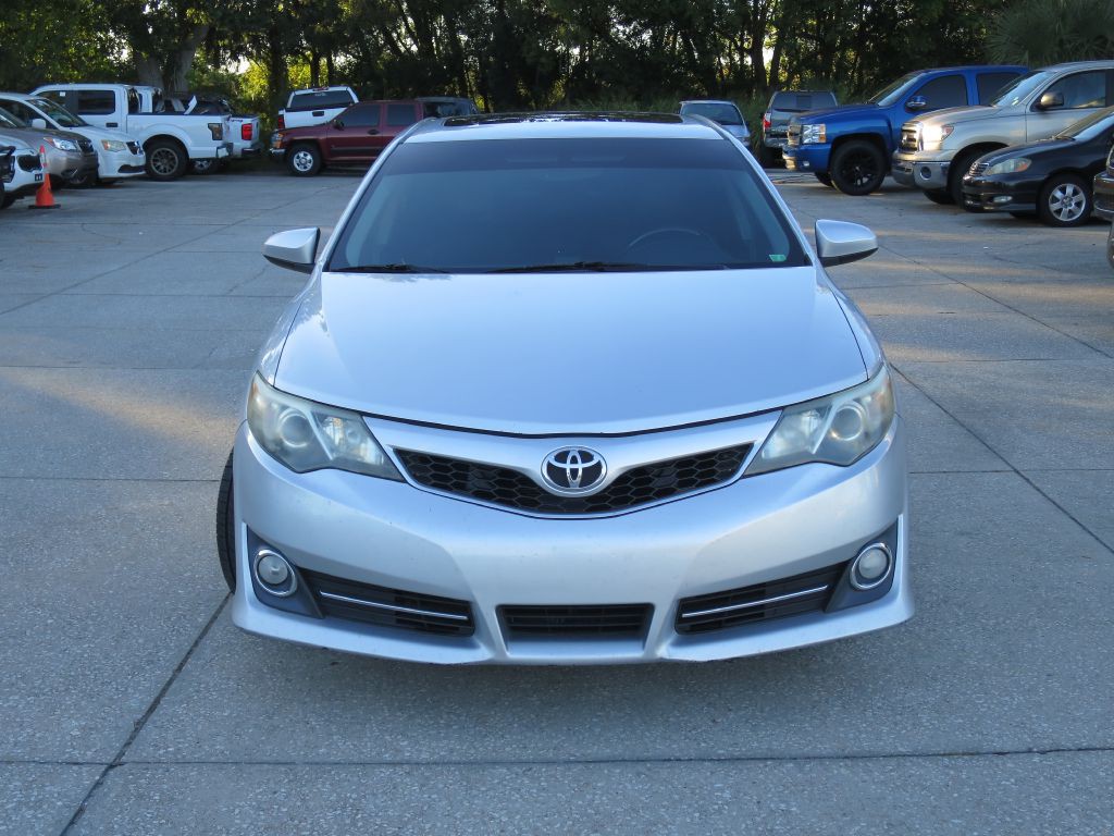 2012 Toyota Camry Image 2