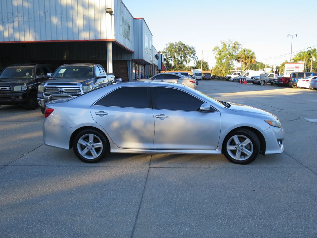 2012 Toyota Camry Image 4