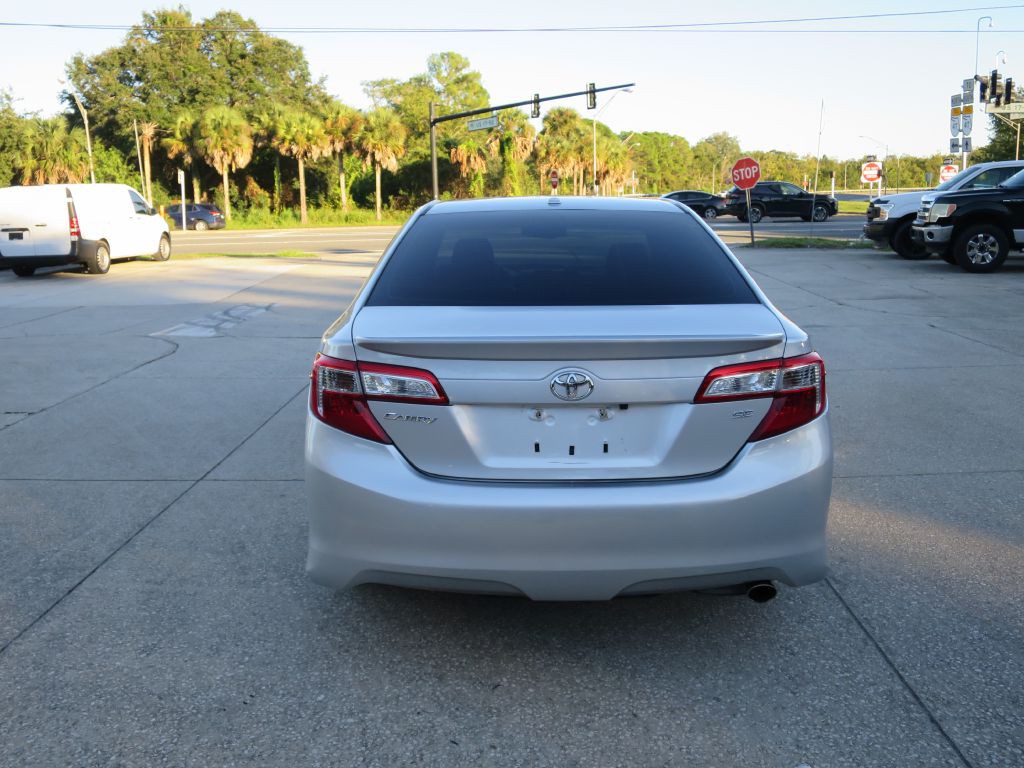 2012 Toyota Camry Image 5