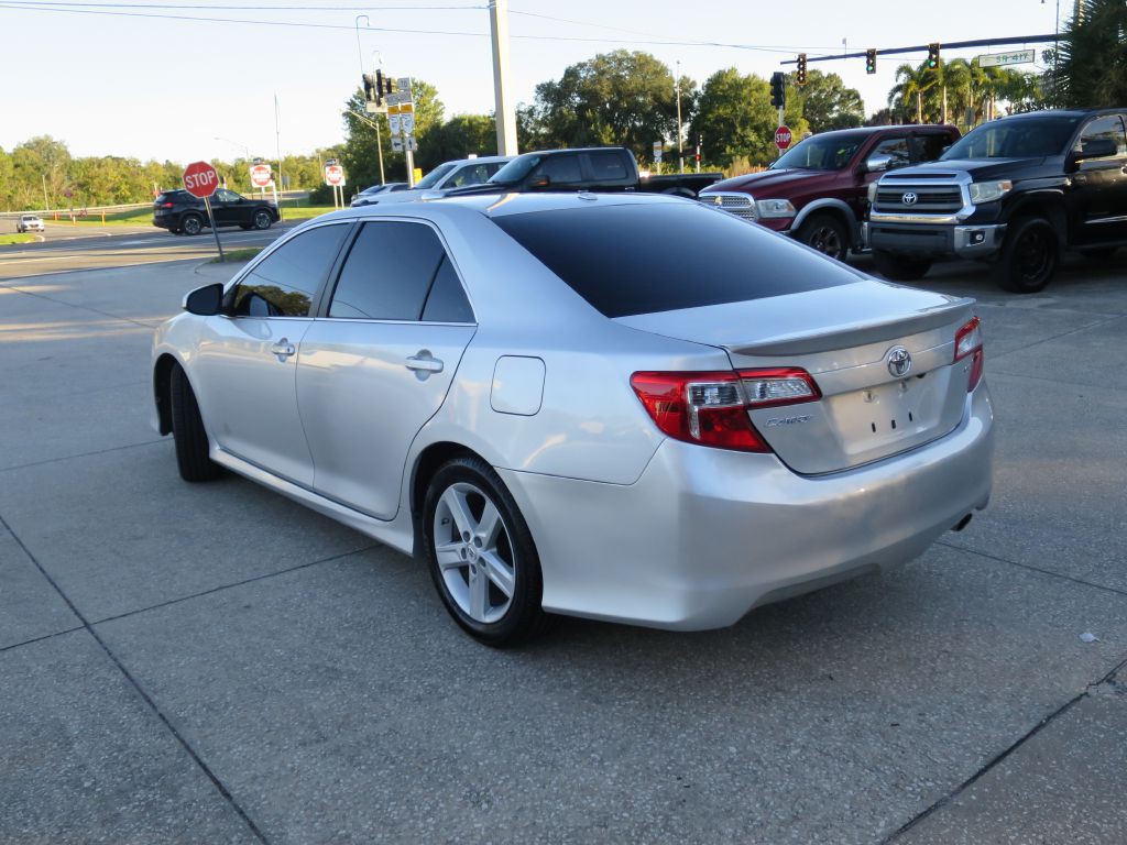 2012 Toyota Camry Image 6