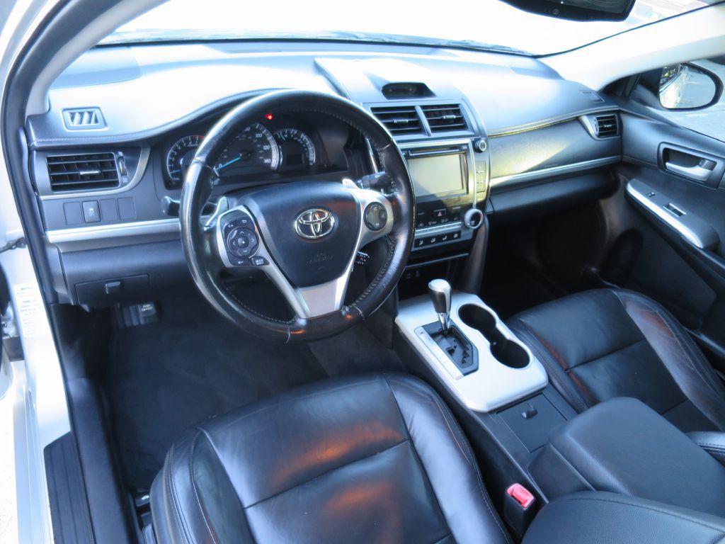 2012 Toyota Camry Image 8