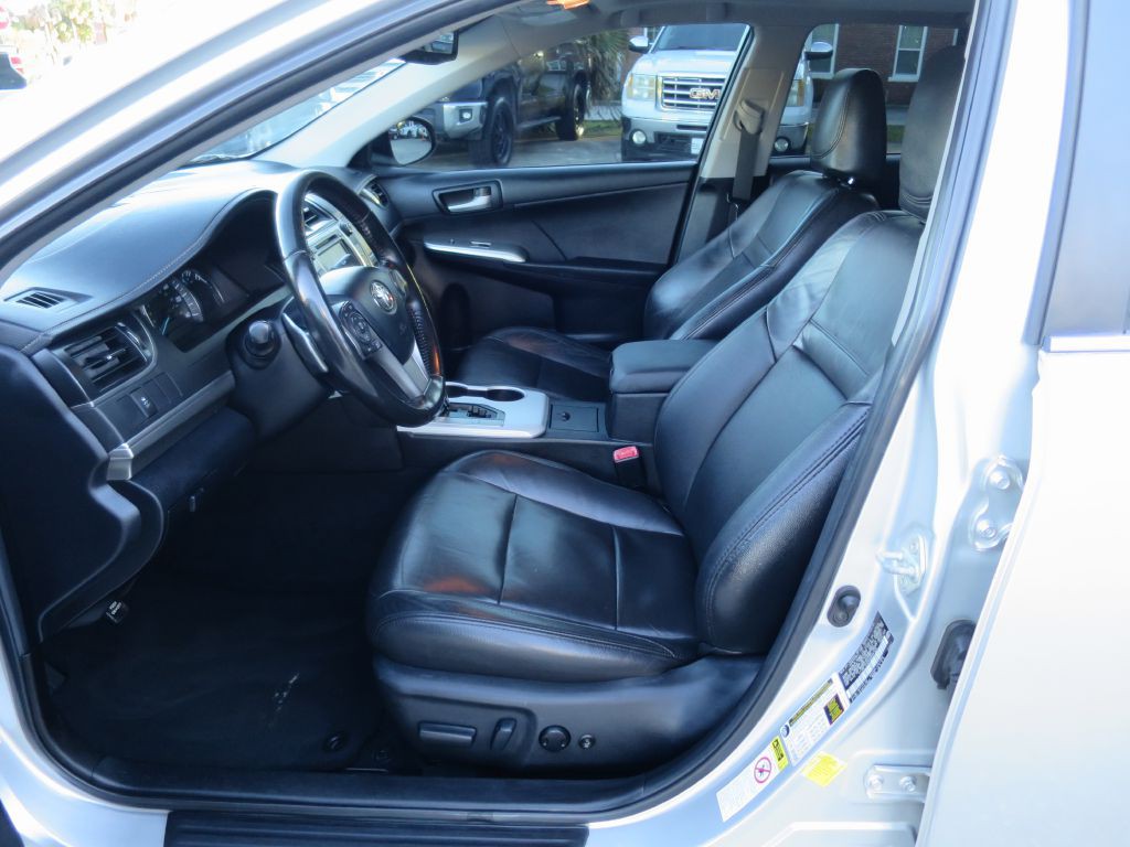 2012 Toyota Camry Image 9