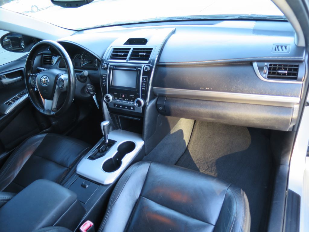 2012 Toyota Camry Image 12