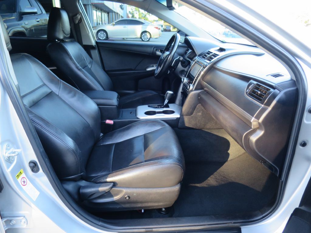 2012 Toyota Camry Image 13
