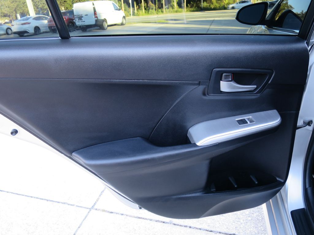 2012 Toyota Camry Image 16