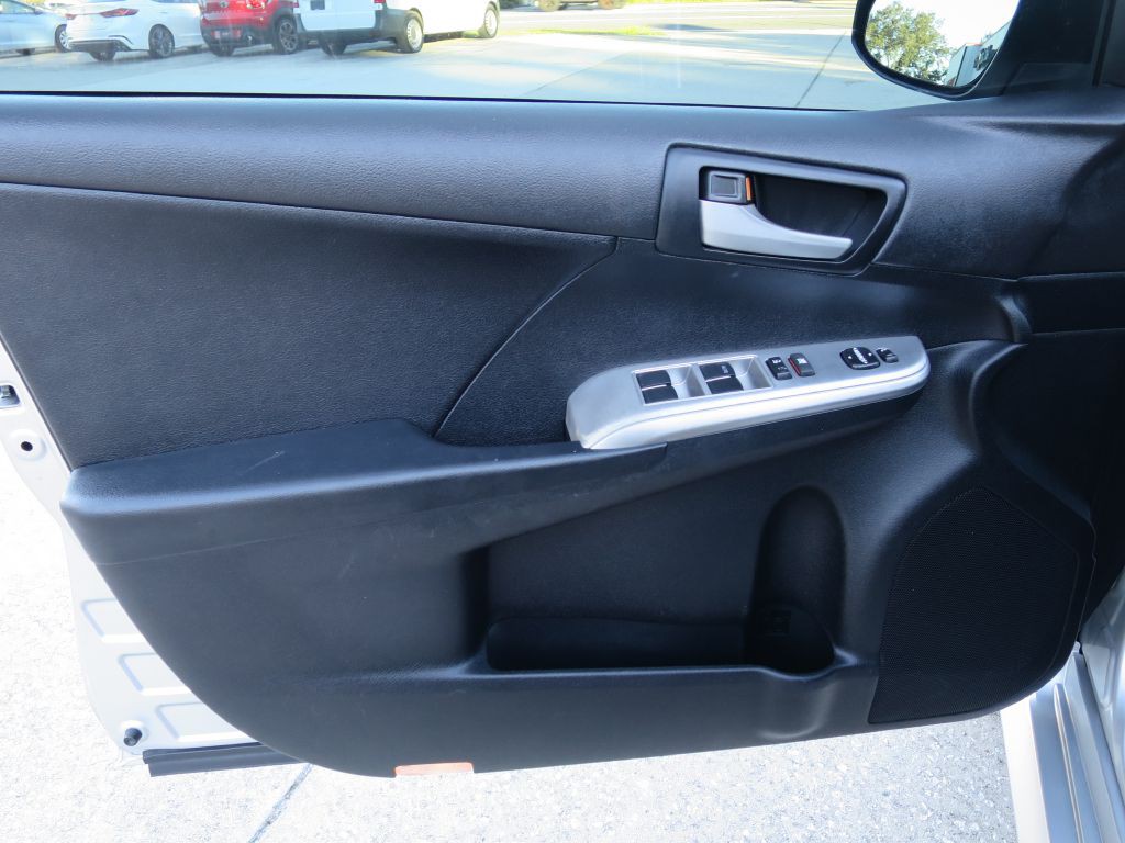 2012 Toyota Camry Image 17