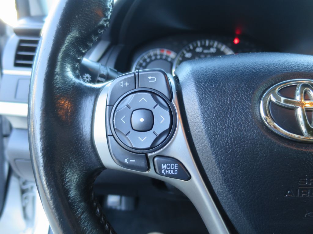 2012 Toyota Camry Image 18