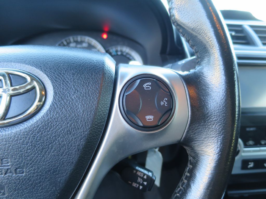 2012 Toyota Camry Image 19