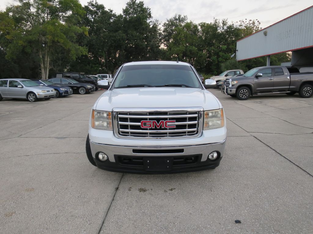 2011 GMC Sierra Image 2