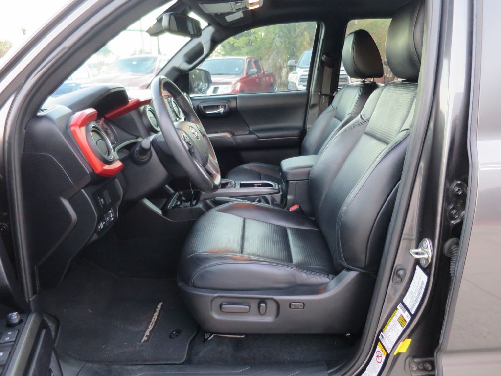 2020 Toyota Tacoma Image 10