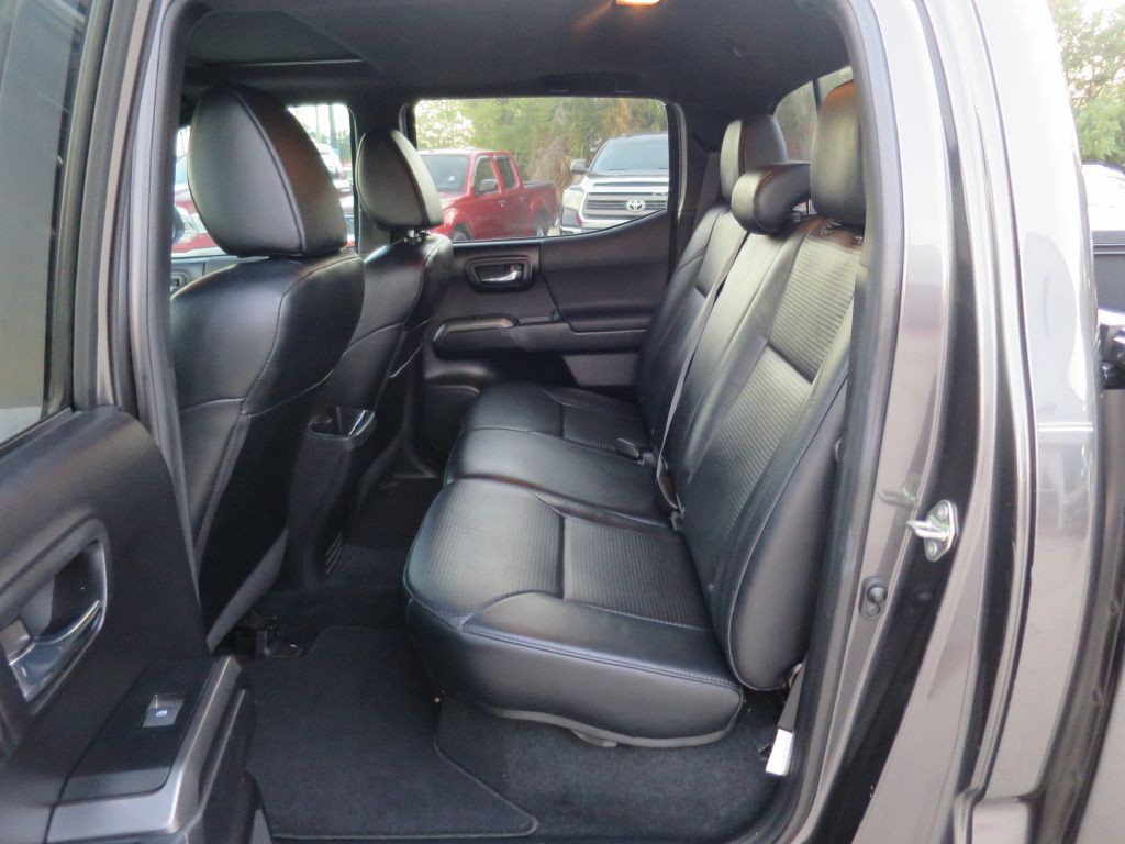 2020 Toyota Tacoma Image 11