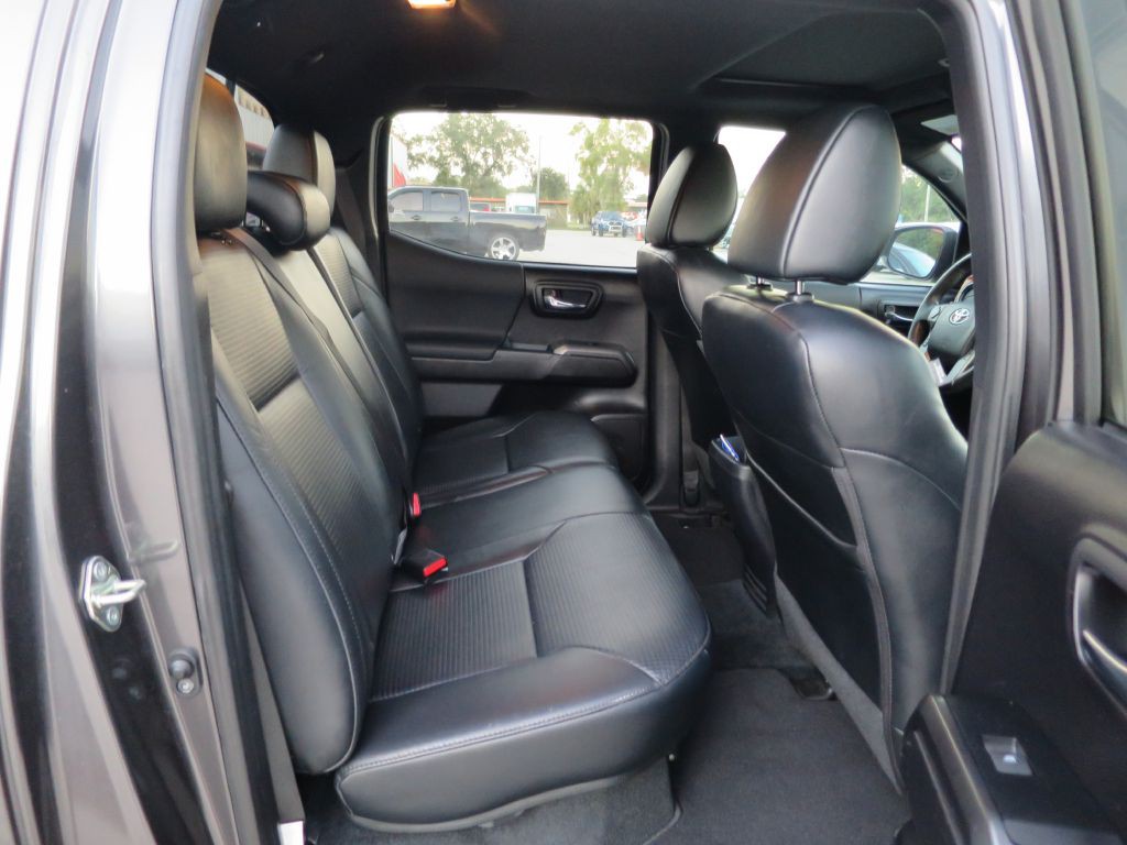 2020 Toyota Tacoma Image 12