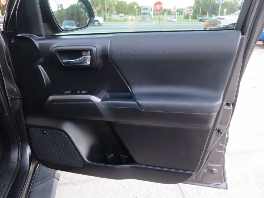 2020 Toyota Tacoma Image 15