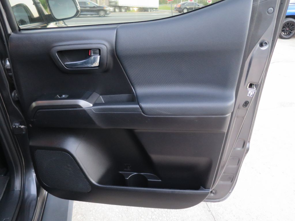 2020 Toyota Tacoma Image 16